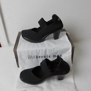 Womens Stretch Mary Jane Pump Black New in the Box